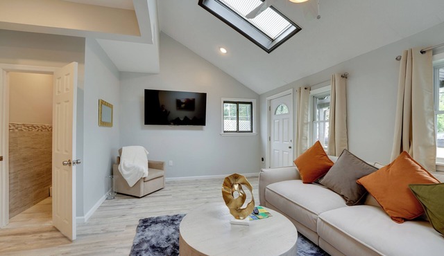 Stylish Harveys Lake Apt - Steps to the Water!