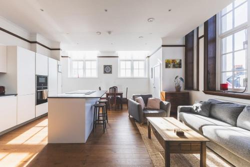 Stylish Historic Acton Apartment