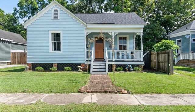 Stylish Historic Cottage 5 min walk to downtown Mobile