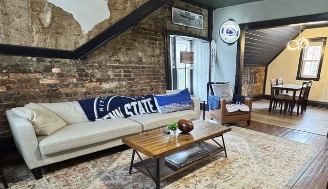 Stylish, Historic PSU-themed Apt.—2 blocks from Waterfront