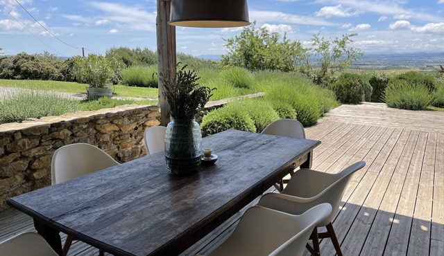 Stylish holiday house for 6 w. shared pool & magnificent views near Carcassonne