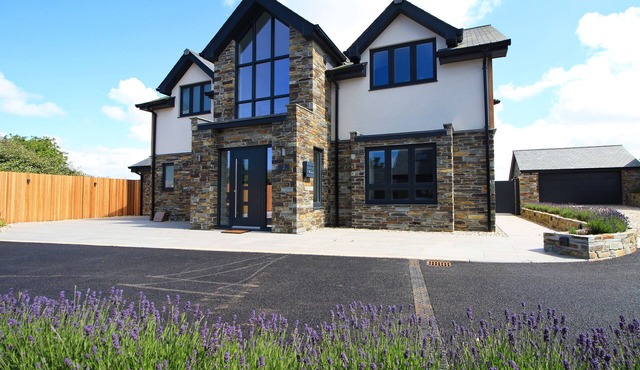 Stylish holiday home with hot tub