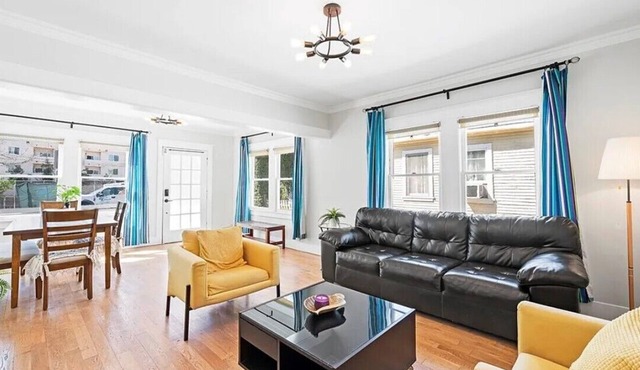 Stylish Hollywood Haven with Free Parking, Hollywood District