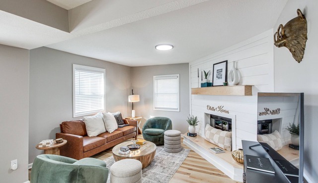Stylish Home < 1 Mi to Dtwn Olathe: Dogs Welcome!