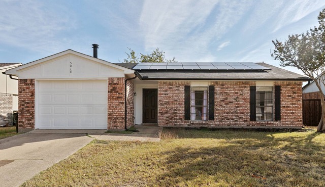 Stylish Home 3Bed 2Bath Yard & Ample Amenities
