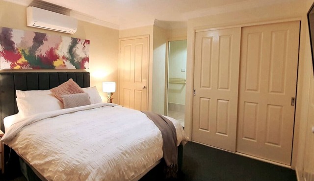 Stylish Home 3mins walk to Worrigee Medical Centre