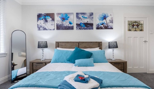 Stylish Home 5min drive to Sovereign Hill & Lake