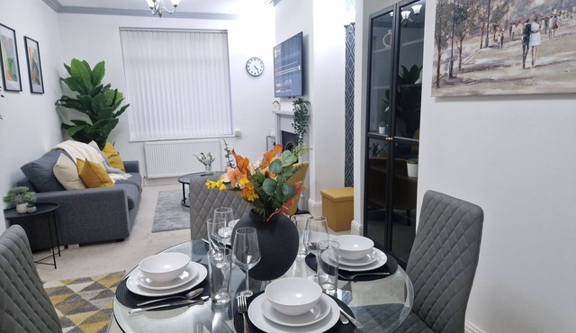 Stylish Home 5mins to Etihad, Coop Live & 15mins to Manchester City Centre