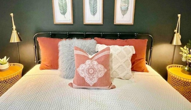 Stylish home 6 miles from Elephant Rock State Park