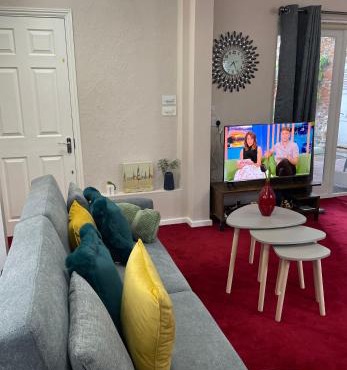 Stylish Home Away From Home in Kent with Easy Access to London!