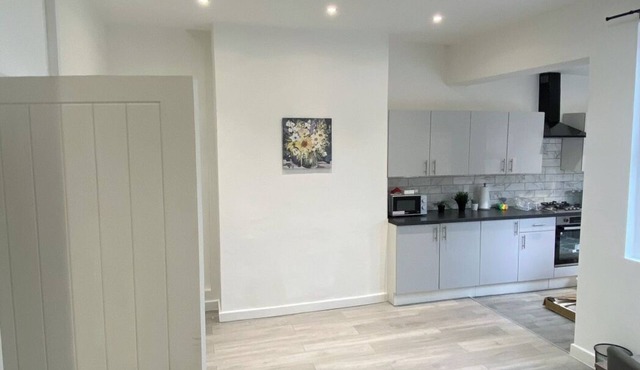 Stylish Home close to City Centre/Anfield Stadium/Hospital - Sleeps up to 10