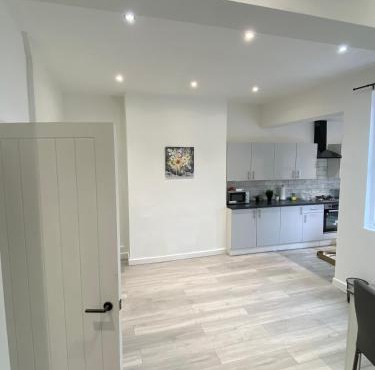 Stylish Home - Close to City Centre, Anfield Stadium - Free Parking