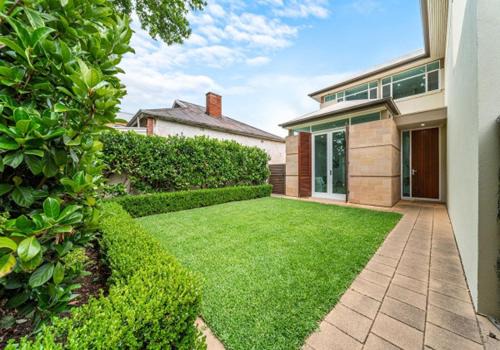 Stylish Home, Family - Walk to Pub,Cafes, 1KM CBD!