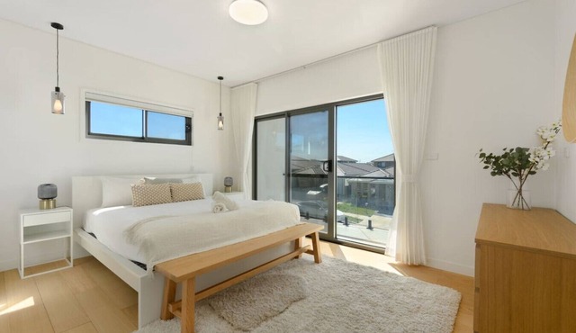 Stylish Home in Austral - Ideal for Relaxing Stays
