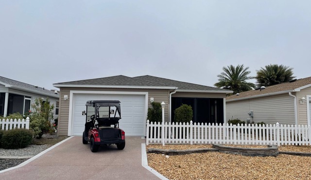 Stylish Home in Duval w/Granite, Tile Floors, Glass Lanai & Gas Golf Cart!