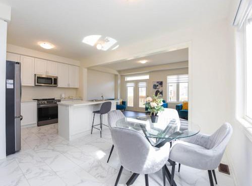Stylish Home in Waterdown