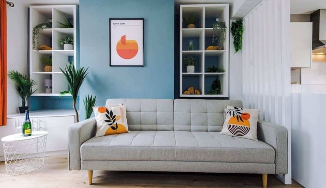 Stylish Home, incredible Location, Sleeps 5!