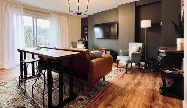 Stylish Home Mins from Downtown & Lawrenceville