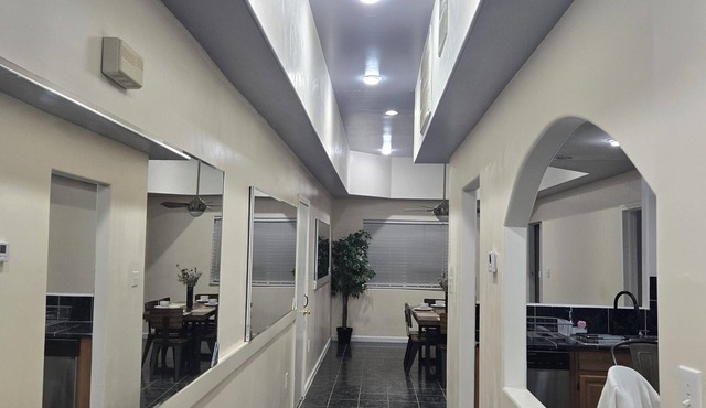 Stylish home Near NRG/UH/TMC + 1‑acre parking for oversize vehicles