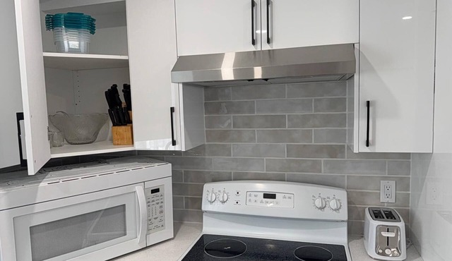 “Stylish Home Near Social Amenities | Free Parking + Garage” in SW Area, Calgary