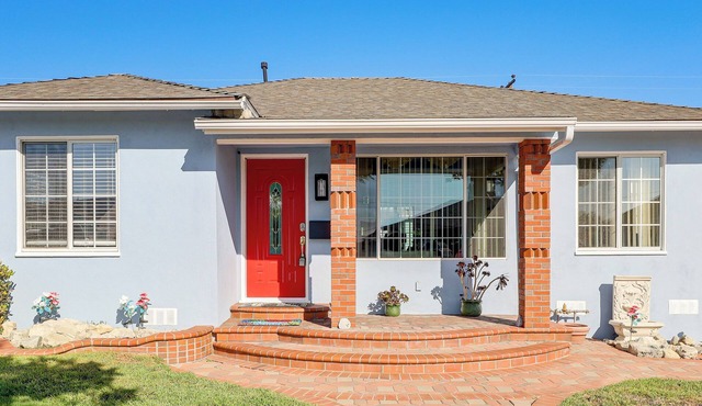 Stylish Home Near SoFi Stadium, LAX & Long Beach