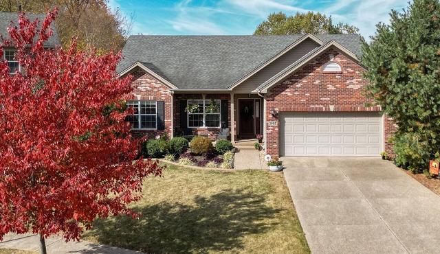 Stylish Home on water, minutes from downtown. Secluded and Convenient to it all!