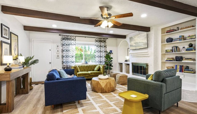 Stylish Home + Pool near IAH & Downtown Humble!