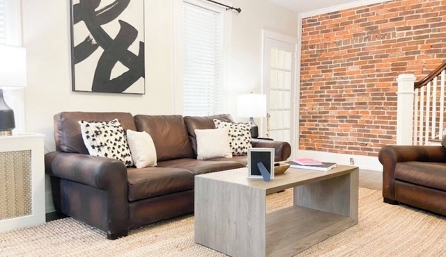 Stylish Home Steps from Penn Ave - Updated Retreat