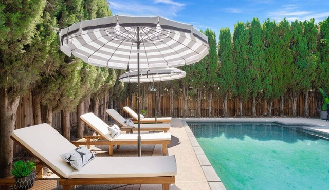 Stylish Home w/ Pool, BBQ, Pool Table