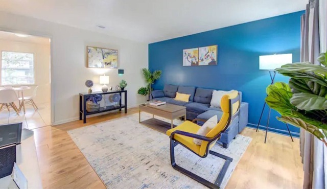 Stylish home with Arcade(7000 games) and King beds