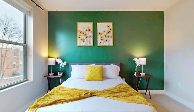 Stylish Home with Free Parking