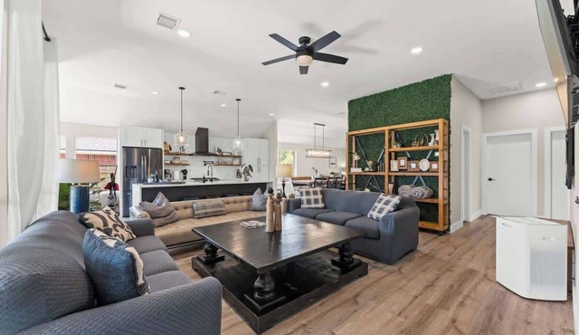 Stylish Home with Hot Tub & Gaming Garage