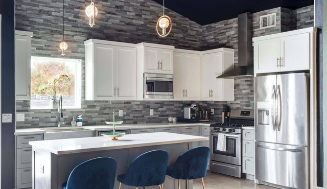 Stylish Home With Pool & Hot Tub Near Downtown