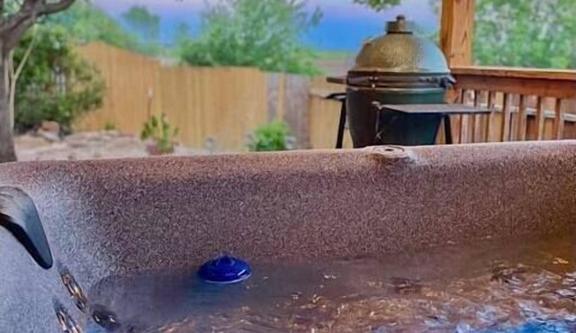 🌵 Stylish Hot Tub Oasis 🌵