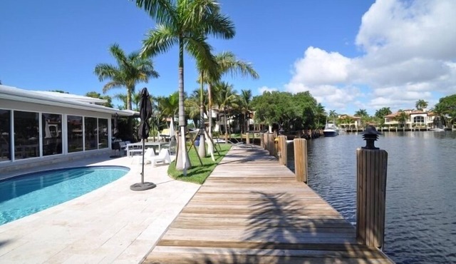 Stylish House 280 ft on the Canal with a heated pool - Villa Solara. Sleeps10-12