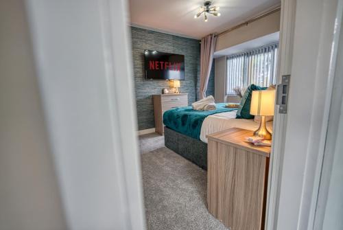 Stylish House - B'ham Airport and NEC, JLR Solihull, Business & Leisure Stays - Aspen House
