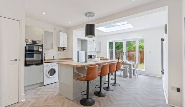 Stylish House - Free Parking, Fast Wifi & SmartTV