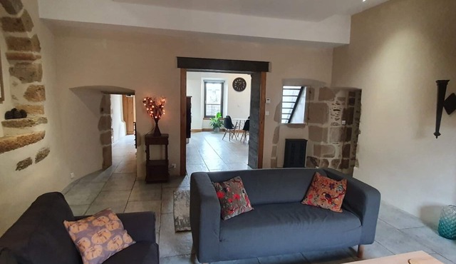 Stylish house in quaint chateau town sleeps 10/12