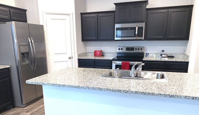 Stylish house in FW Perfect for long stay W/Garage