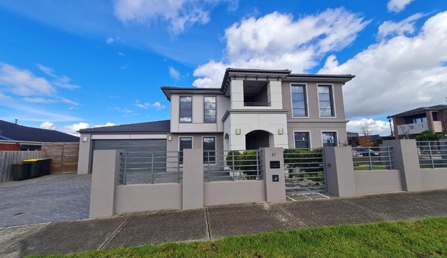 Stylish House in Geelong for Large Family or Group