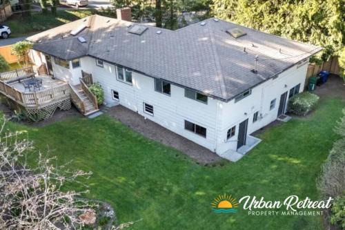 Stylish House with Huge Backyard AC and Pet Welcome