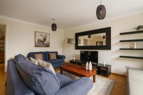 Stylish House with Serene Garden in Fulham