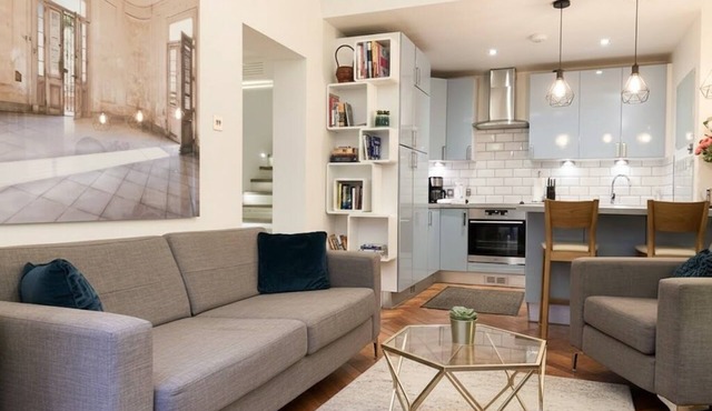 Stylish Hyde Park 3 bedroom with patio, moments from Kensington Palace