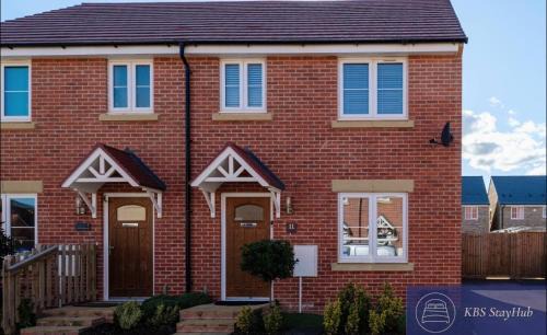 Stylish Innsworth home with garden & parking