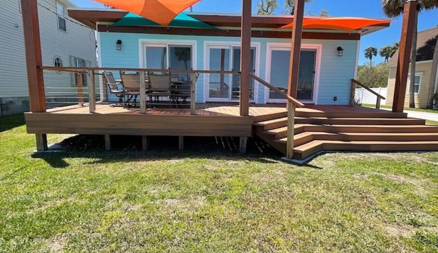 Stylish Intercoastal Blue Bungalow-3min. to Beach