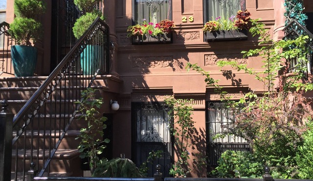 Stylish, Inviting Garden Brownstone Studio, Close to Subway!