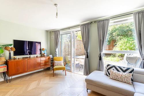 Stylish Islington Garden Flat Sleeps Four