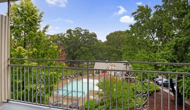Stylish King 2BR Suite—in Crabtree Valley Raleigh!