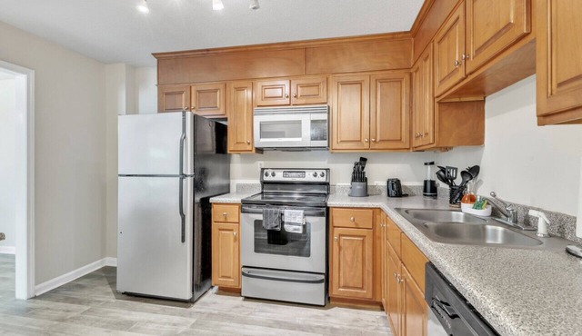 Stylish King 2BR Suite—in Crabtree Valley Raleigh!