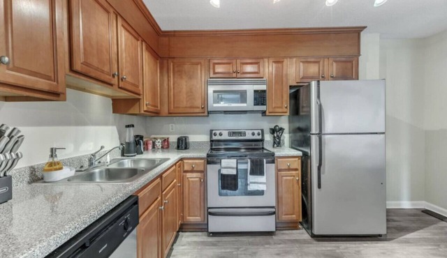 Stylish King 2BR Suite—in Crabtree Valley Raleigh!